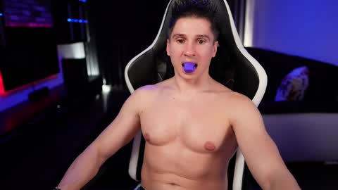 Dorian Reyes online show from January 19, 2:15 am