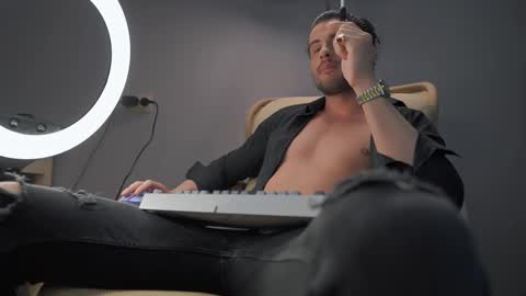 Keen online show from February 14, 11:43 pm