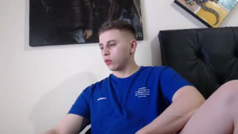 Snapshot of draco_boy2000 chatting on December 12, 7:15 pm draco_boy2000 online show from December 12, 7:15 pm