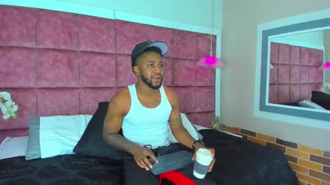 Snapshot of drake_nassir4 chatting on December 4, 3:15 am ---Drake--- online show from December 4, 3:15 am