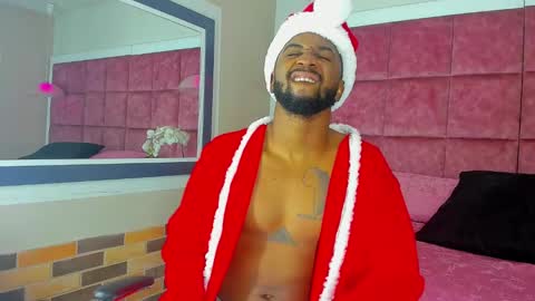 Snapshot of drake_nassir4 chatting on December 14, 4:56 am ---Drake--- online show from December 14, 4:56 am
