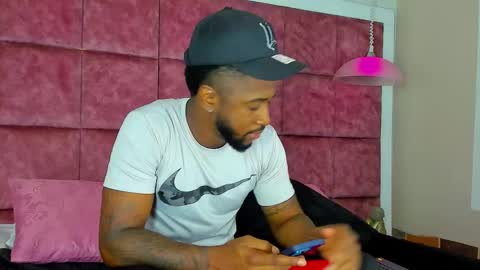 Snapshot of drake_nassir4 chatting on December 7, 3:47 am ---Drake--- online show from December 7, 3:47 am