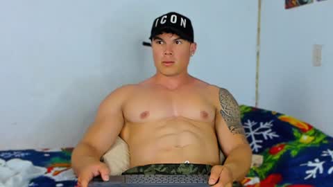 Snapshot of drake_xion1 chatting on December 2, 10:10 pm drake_xion1 online show from December 2, 10:10 pm