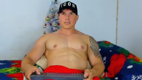 Snapshot of drake_xion1 chatting on December 28, 8:36 pm drake_xion1 online show from December 28, 8:36 pm