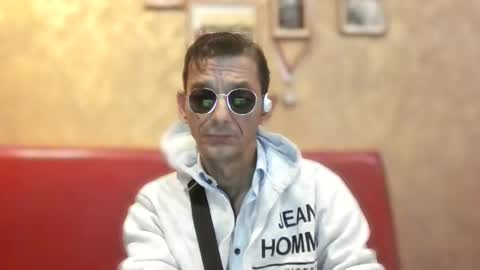 Snapshot of dreambob chatting on September 28, 7:56 pm Dreambob online show from September 28, 7:56 pm