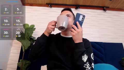 Snapshot of dustin_sonne chatting on December 31, 3:34 am Dustin Sonne online show from December 31, 3:34 am