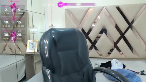 Snapshot of dyla_n18_ chatting on February 2, 9:45 pm dyla_n18_ online show from February 2, 9:45 pm