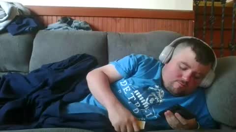 Eazyb91 online show from April 8, 8:06 pm