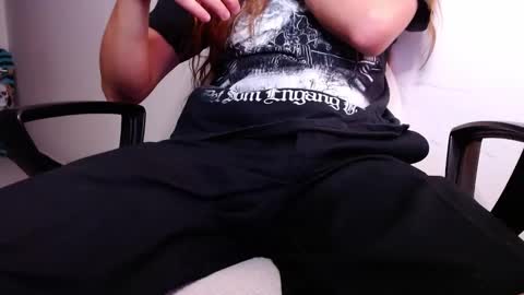 Snapshot of edward_chann chatting on March 7, 12:48 am edward_chann online show from March 7, 12:48 am