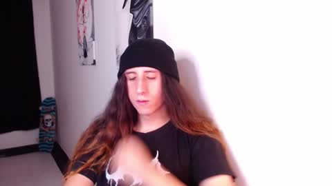Snapshot of edward_chann chatting on February 11, 12:06 am edward_chann online show from February 11, 12:06 am