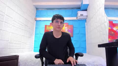 Elan Giralon online show from February 15, 9:01 pm