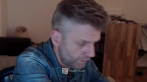 Snapshot of elculiador2207 chatting on December 8, 3:43 am Timm online show from December 8, 3:43 am