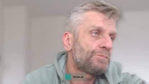 Snapshot of elculiador2207 chatting on October 4, 10:42 am Timm online show from October 4, 10:42 am