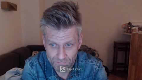 Snapshot of elculiador2207 chatting on December 5, 10:56 pm Timm online show from December 5, 10:56 pm