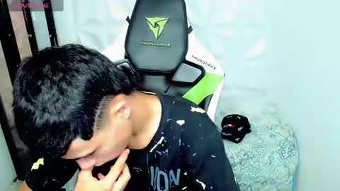 Snapshot of elii_797 chatting on December 4, 1:31 pm bby-santy online show from December 4, 1:31 pm