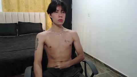 Snapshot of elio_collem chatting on February 10, 8:42 am ELIO online show from February 10, 8:42 am