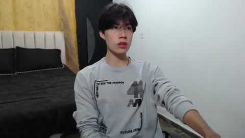 Snapshot of elio_collem chatting on December 10, 8:30 am ELIO online show from December 10, 8:30 am