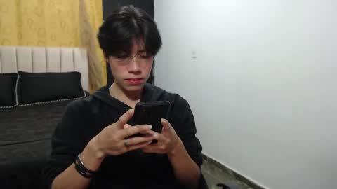 Snapshot of elio_collem chatting on December 12, 8:57 am ELIO online show from December 12, 8:57 am