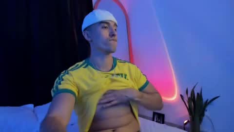 elio_dicaprio online show from November 14, 3:20 am