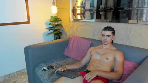 Elloit Colton online show from November 20, 9:35 pm