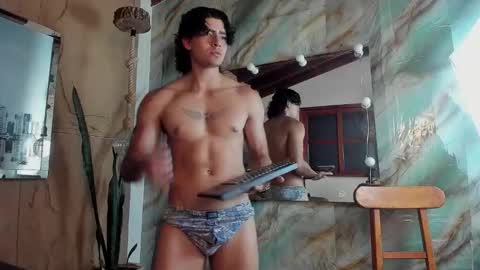 Elloit Colton online show from December 3, 10:27 pm