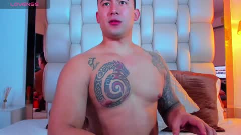 E L L I O T    V E L E Z online show from February 23, 12:11 pm