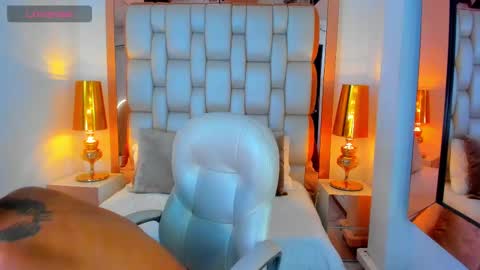 E L L I O T    V E L E Z online show from March 3, 8:18 pm