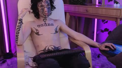 em0_b0y online show from February 1, 7:12 pm