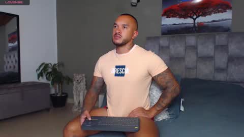 Snapshot of emanuelspencer chatting on March 2, 3:56 am emanuelspencer online show from March 2, 3:56 am