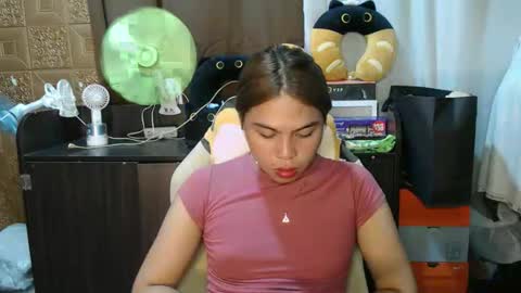 Chelle  dont forget to folloe me and thumps up online show from December 15, 1:19 pm