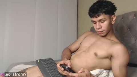 emile_239 online show from January 21, 2:33 am