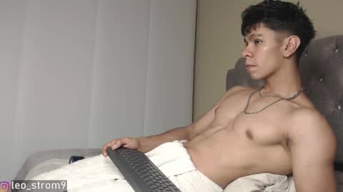 emile_239 online show from February 13, 2:23 am