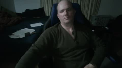 Snapshot of emsguy1 chatting on December 25, 6:52 am Matt online show from December 25, 6:52 am