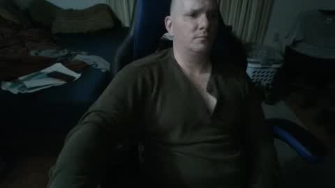 Snapshot of emsguy1 chatting on February 25, 5:52 am Matt online show from February 25, 5:52 am