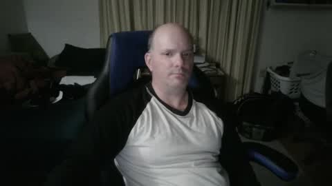 Snapshot of emsguy1 chatting on October 12, 4:06 am Matt online show from October 12, 4:06 am