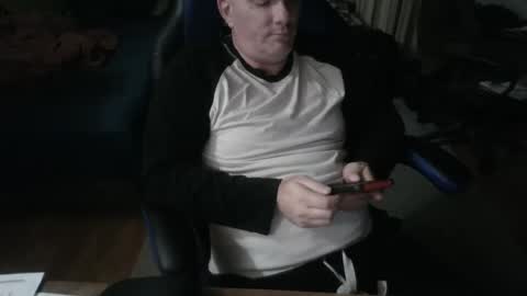 Snapshot of emsguy1 chatting on October 1, 4:16 am Matt online show from October 1, 4:16 am