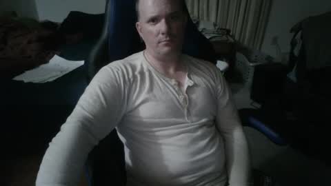 Snapshot of emsguy1 chatting on December 17, 4:45 am Matt online show from December 17, 4:45 am