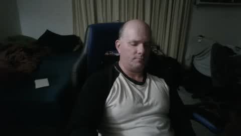 Snapshot of emsguy1 chatting on October 3, 4:17 am Matt online show from October 3, 4:17 am