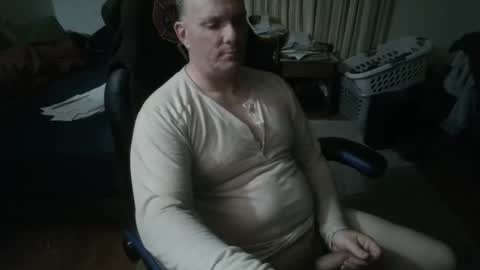Snapshot of emsguy1 chatting on December 13, 4:33 am Matt online show from December 13, 4:33 am