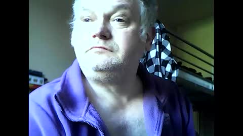 englishguysurrey online show from April 19, 6:13 am