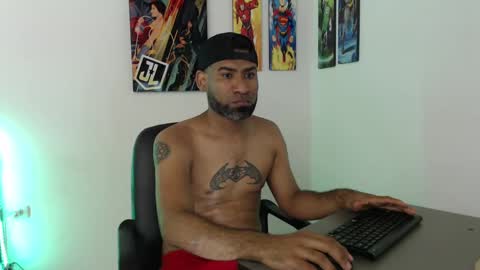 Snapshot of enriblack92 chatting on January 2, 7:18 pm enriblack92 online show from January 2, 7:18 pm