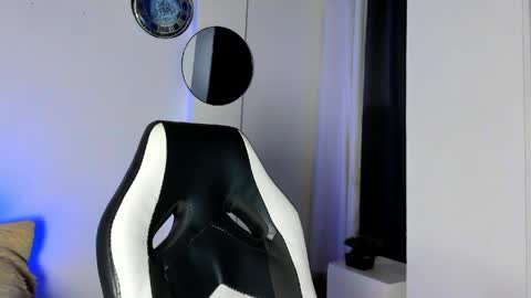 enzo_corleone online show from April 22, 5:46 am