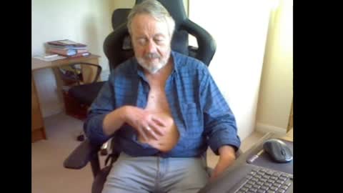 erasmus_d online show from April 21, 6:14 pm