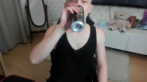 Max online show from October 26, 9:17 pm