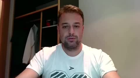 Snapshot of esibizionista_91 chatting on October 13, 8:37 pm esibizionista 91 online show from October 13, 8:37 pm