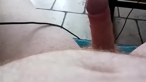 Snapshot of esteban790201 chatting on October 31, 2:31 pm ESTEBAN online show from October 31, 2:31 pm