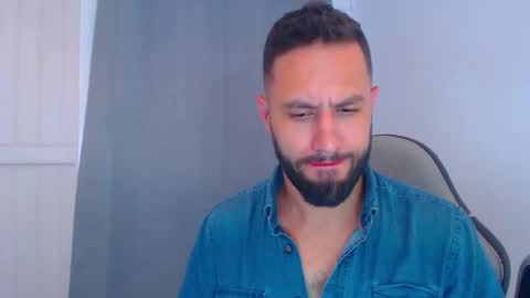 Snapshot of esteban7984068 chatting on December 17, 9:27 pm esteban online show from December 17, 9:27 pm