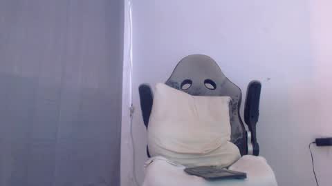 Snapshot of esteban7984068 chatting on December 25, 6:19 pm esteban online show from December 25, 6:19 pm