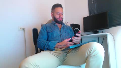 esteban online show from February 18, 1:42 pm