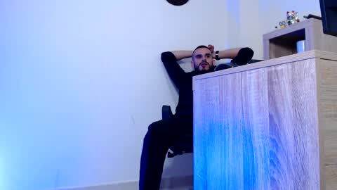 Esteban Fernandez online show from February 27, 4:35 am